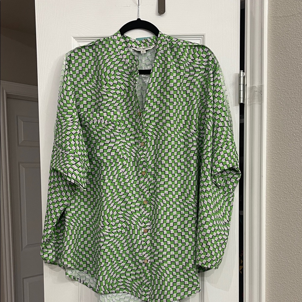 DAVI & DANI Green and White Geometric Blouse